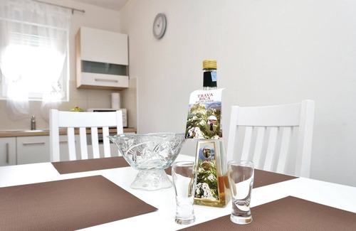 Vrsi Apartment | Nice apartment in Vrsi-Mulo with WiFi