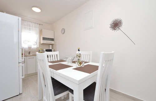 Vrsi Apartment | Nice apartment in Vrsi-Mulo with WiFi