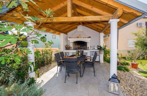 Vrsi Apartment | Nice apartment in Vrsi-Mulo with WiFi