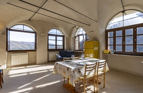 Novelli Apartment | Nice apartment for 6 people with WIFI, pool, TV, terrace, pets allowed, panoramic view and parking