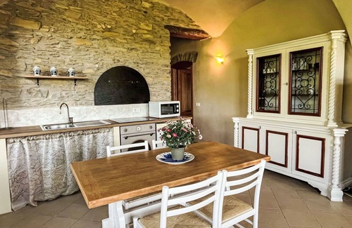 Novelli Apartment | Nice apartment for 6 people with WIFI, pool, TV, terrace, pets allowed, panoramic view and parking