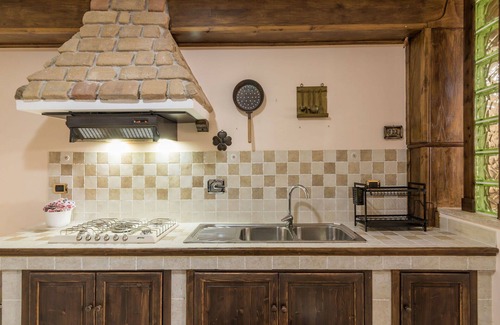 Roccagiovine Apartment | Nice apartment with hot tub, WIFI, TV, terrace, pets allowed, panoramic view and parking