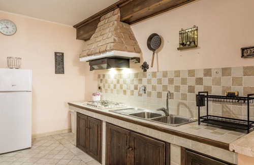 Roccagiovine Apartment | Nice apartment with hot tub, WIFI, TV, terrace, pets allowed, panoramic view and parking