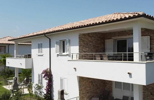 Ghisonaccia Apartment | Nice apartment with A/C, WIFI, pool, TV, balcony, pets allowed, panoramic view and parking