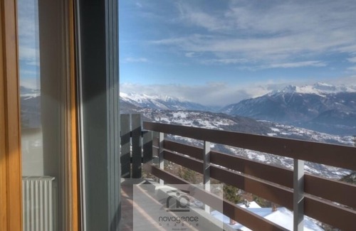Anzere Apartment | Nice apartment with entrance corridor with 2 bunk beds, 3 bedrooms and 2 bathroom/WC. The 1st bedroo