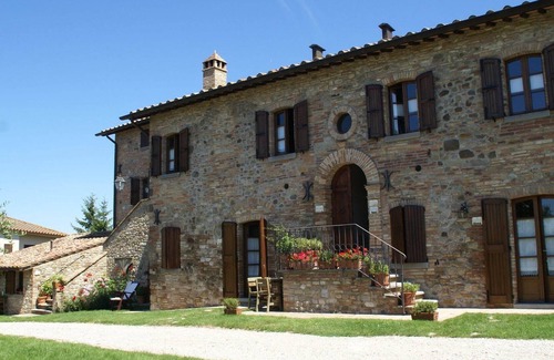 Montone House | Nice apartment with pool and beautiful garden