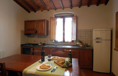 Montaione Apartment | Nice apartment with WIFI, pool, A/C, TV, pets allowed and parking, close to San Gimignano