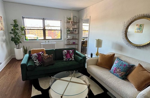 Larchmont Apartment | Nice apartment with WiFi in heart of charming Larchmont