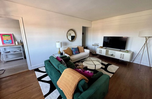 Larchmont Apartment | Nice apartment with WiFi in heart of charming Larchmont