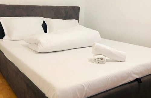 Timisoara Condo | Nice apt near Spitalul Judetean, all you need LR14