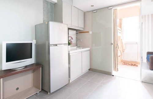 Wan Chai Apartment | Nice Apt w/balcony (HD2) in Wanchai