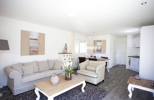 Velsen-Zuid Ski Chalet | Nice chalet with dishwasher