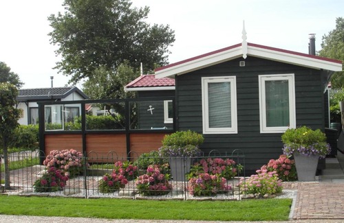 Hippolytushoef Ski Chalet | Nice chalet with garden, near the Wadden Sea