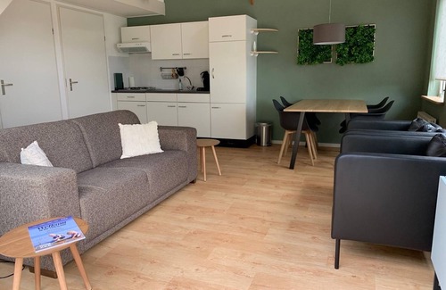 Tzummarum Ski Chalet | Nice chalet with microwave, near the Wadden Sea