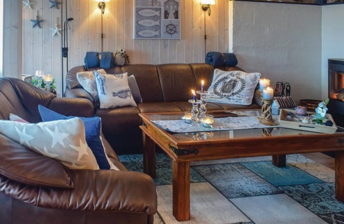 Hvaler House | Nice cottage in Hvaler, right by the water where you can swim and fish.