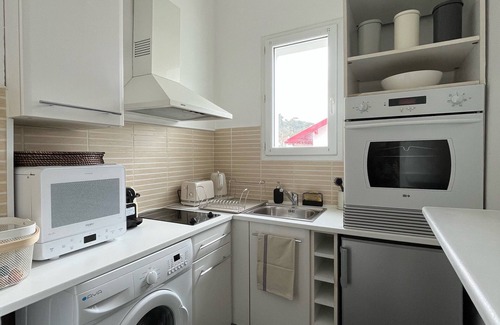 Biarritz Apartment | Nice cozy and bright 2/4 person apartment with fully renovated balcony!