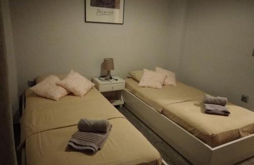 Platia Viktorias Apartment | Nice& Cozy Flat 1min from the Heart of Athens.WiFi