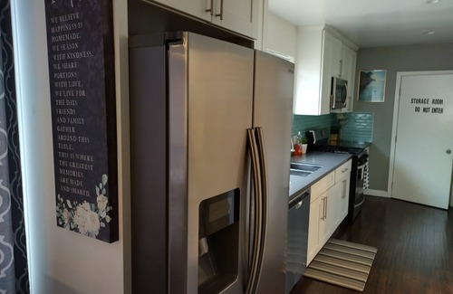 Oakland House | Nice Cozy Home. Free parking on site