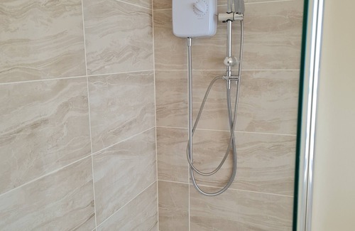 Sherborne St. John House | NICE DOUBLE ROOM WITH DELUXE BATHROOM. Just 10 min walk to Basingstoke Hospital
