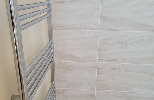 Sherborne St. John House | NICE DOUBLE ROOM WITH DELUXE BATHROOM. Just 10 min walk to Basingstoke Hospital
