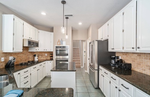 Flower Mound House | Nice heated pool & spa w BBQ near DFW-sleeps 10-14 Stylish Paradise