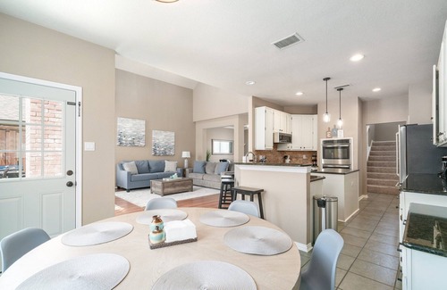 Flower Mound House | Nice heated pool & spa w BBQ near DFW-sleeps 10-14 Stylish Paradise