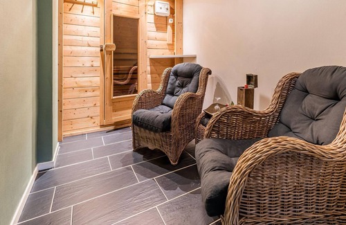 Municipality of Epe House | Nice holiday home in Emst with wellness and garden house