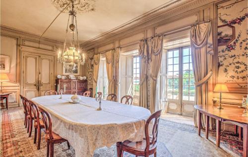 Saint-Martin-des-Combes House | Nice Home In St Martin Des Combes