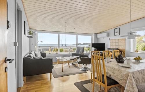 Broager House | Nice Home In Broager With Kitchen