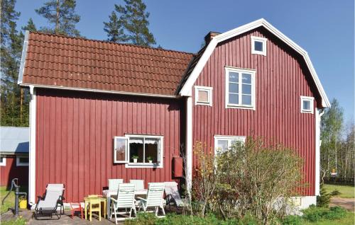 Bruzaholm House | Nice Home In Bruzaholm With Kitchen