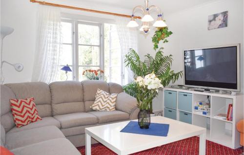 Bruzaholm House | Nice Home In Bruzaholm With Kitchen