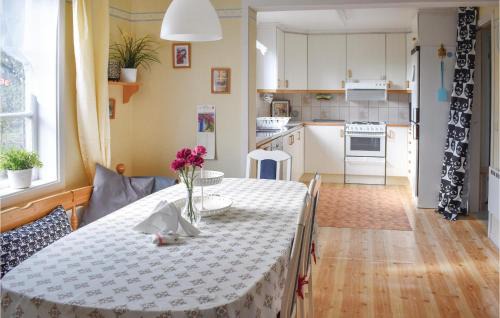 Bruzaholm House | Nice Home In Bruzaholm With Kitchen