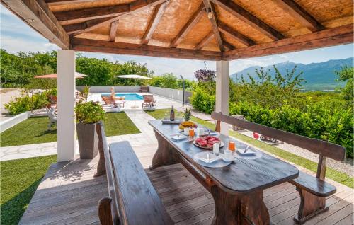 Koprivno House | Nice Home In Dugopolje With Kitchen