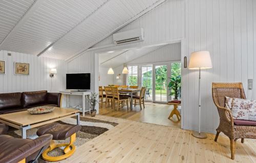 Sjaelborg House | Nice Home In Esbjerg V With Wifi