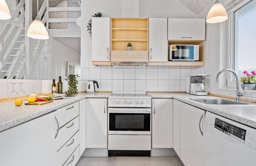 Lild Strand House | Nice home in Frøstrup with kitchen