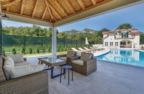 Hrvace House | Nice home in Hrvace with WiFi