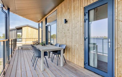Kerkdriel House | Nice Home In Kerkdriel With Lake View