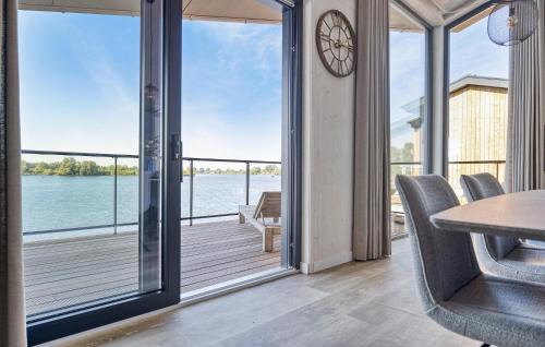 Kerkdriel House | Nice Home In Kerkdriel With Lake View