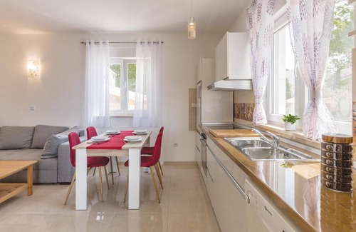 Liznjan House | Nice home in Liznjan with WiFi