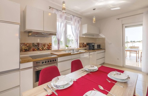 Liznjan House | Nice home in Liznjan with WiFi