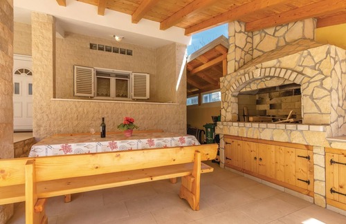 Liznjan House | Nice home in Liznjan with WiFi