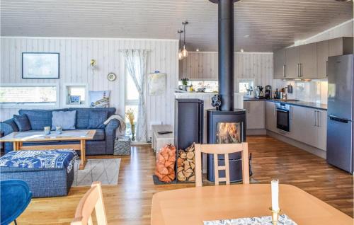 Manstad House | Nice Home In Manstad With Kitchen