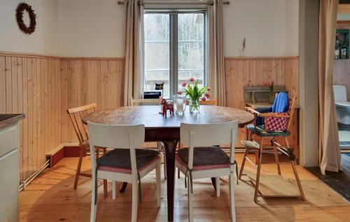 Annolfsbyn House | Nice Home In Mellerud With Wifi