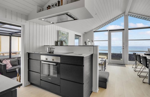 Hasmark Strand House | Nice home in Otterup with kitchen