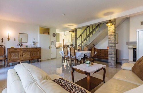 Stinjan House | Nice home in Pula with WiFi