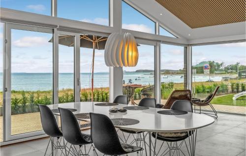 Ronde House | Nice Home In Rønde With House Sea View