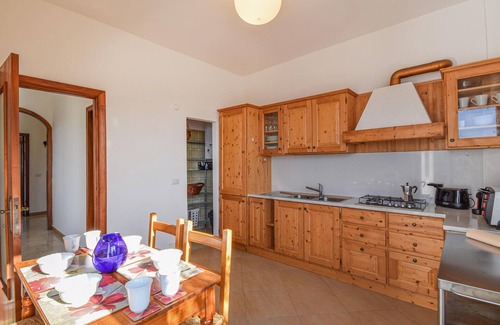 Rapallo House | Nice home in Rapallo with kitchen