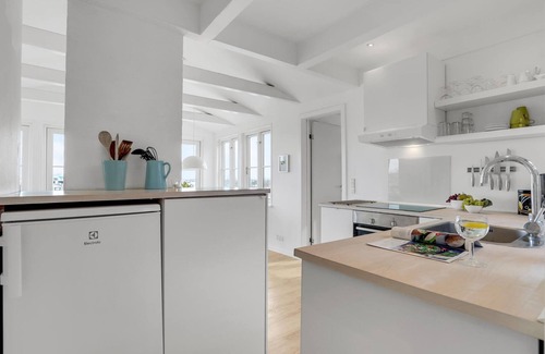 Sondervig House | Nice home in Ringkøbing with kitchen