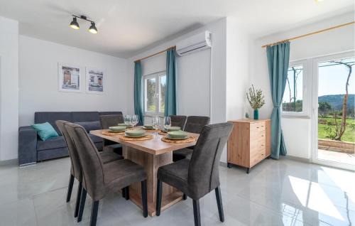 Seget House | Nice Home In Seget Gornji