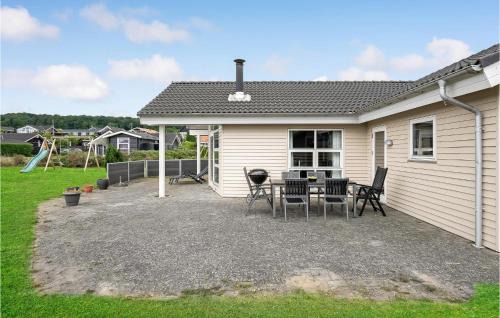 Grønninghoved Strand House | Nice Home In Sjølund With Wifi
